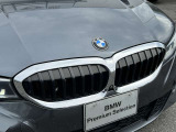 また、BMW正規認定中古車は、エマージェンシーサービスが自動付帯。24時間365日、皆様のカーライフをサポート致します。確かな安心のうえで、「駆けぬける歓び」をご堪能ください。