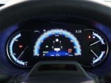 とっても見やすいメーターです。夜間時はラグジュアリーな気分にさせてくれる照明が魅力ですので、夜のドライブも楽しみになりますよ♪