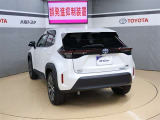 ハッチバックなので、バックドアは上に開きます♪大きな荷物の出し入れがしやすくなります。便利ですよ♪