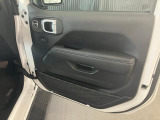 運転席ドアパネルになります。