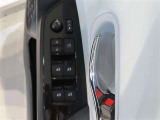 ドアミラーは電動格納式です。