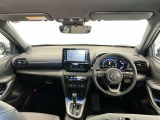【前方視界】開放的な前方視界!運転がしやすく疲れにくいです♪窓が大きく、見通しがとっても良いおクルマですよ♪