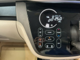 オートエアコンで、毎日のドライブを快適に。温度、風量を自動で調整し、理想的な車内環境を提供します。