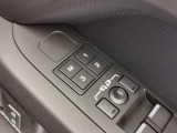 運転席にはドライバー3名まで記憶可能なメモリー機能が装備されております。
