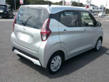 納車前に当社整備工場にてディーラー整備士が、12ヶ月点検又は車検整備を実施。安心してお乗り頂けます。
