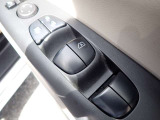 窓の開閉はパワーウィンドウですのでワンタッチで窓を開けていただけます♪