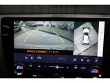 上から車両を見下ろしたような映像をナビゲーション画面に表示する「パノラミックビューモニター(床下透過表示機能付き)も搭載しています。