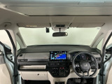 【前方視界】開放的な前方視界!運転がしやすく疲れにくいです♪窓が大きく、見通しがとっても良いおクルマですよ♪
