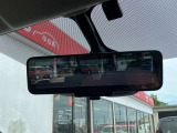 スマートルームミラー付き車です。視認性が良く、夜もしっかり見えます。