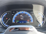 大きなデジタルメーターでハンドルのスイッチで車の情報表示を変更できます!