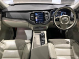 XC90 B6AWDインスクリプション 入庫です!サンルーフや高音質スピーカーなどの快適装備が盛り沢山♪もちろんボルボが誇る安全装備も多数搭載されています!!