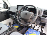 ご来店いただければ軽自動車からスポーツカー、1ボックスやセダンや輸入車などパソコンひとつで800台すべての在庫をご覧いただくことができます!
