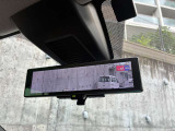 後席が荷物で塞がっている時などに、クリアな後方視界を表示してくれる、インテリジェントルームミラー