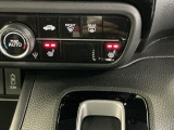 運転席/助手席シートヒーターで寒い日もすぐに温かくなり快適に過ごせます。2段階の温度調整が可能です