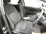 高いホールド性で運転姿勢が安定します。長距離ドライブでも疲れにくいのが魅力です。快適なドライビングライフをお送りください♪
