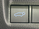 【パワーバックドア】スマートキーや運転席のボタンを押すだけでリアゲートが自動で開閉します!荷物を持っている時や、高い位置にあるバックドアを閉める際に便利な機能です♪