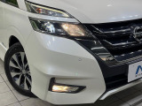 【LEDヘッドライト】悪天候や夜間走行時も良好な視界を確保し安心して運転できる高輝度LEDヘッドライトを装備!点灯速度が早く、消費電力も抑えられています。
