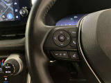 ステアリング左側にメーター操作スイッチ・オーディオスイッチ・電話スイッチ・トークスイッチが付いています。