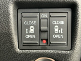 狭い所でも乗り降り楽々な両側電動スライドドアです!簡単にドアの開閉が出来る為女性やお年寄りにも優しく、荷物で手が塞がった時なども大変便利です!