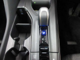 スムーズな操作で快適に運転を楽しめるよう、シフトポジションを電動で制御するエレクトロシフトマチックを採用