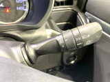 【オートライト】周りの明るさに応じて自動でヘッドライトの点灯・消灯ができる機能です!ライトの付け忘れ・消し忘れなどが無くなり、雨の日や夕方の走行も安心!トンネル通過時も便利ですね♪