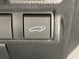 【パワーバックドア】スマートキーや運転席のボタンを押すだけでリアゲートが自動で開閉します!荷物を持っている時や、高い位置にあるバックドアを閉める際に便利な機能です♪