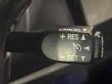 【クルーズコントロール】高速道路もラクラク走行。アクセルを離しても一定速度で走行ができ、長距離運転時の負担を軽減!加速・減速も簡単なスイッチ操作で調整できます。