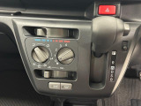 エアコンはダイヤルを回すだけで温度と風量調節ができるので暑い夏や寒い冬も車内快適です♪