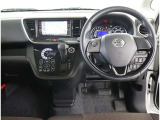 見通しのよいすっきりとした視界で、誰でも運転しやすいです。運転のしやすさは疲れにくさにも繋がりますよ♪