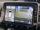 アラウンドビューモニターで車を上空から見下ろしているような映像を映し出します。周囲の状況がひと目でわかります!
