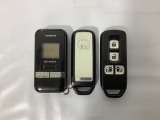 スマートキー付きですからドアロックの開閉およびエンジンスタートが楽々です。電動スライドドアの開け閉めもボタンで操作できます。加えて、純正リモコンエンジンスターター用の操作キー(社外品)もついています。