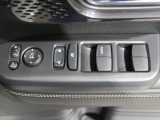 運転席のスイッチ類です。