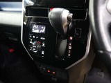 CVT(無段変速)のオートマチックです。インパネシフトがとても使い易く足元がスッキリするので、空間が広く使えますね♪