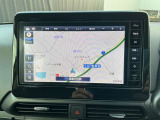 日産純正9インチメモリーナビ(MM223D-L)装備。スマートフォンによる部分地図更新、Bluetooth接続での音楽視聴、快適な画面操作と高音質なオーディオ再生。無料地図更新付きです。