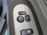 電動格納ミラー! スイッチひとつでミラーを畳めます。