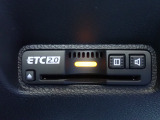 ■【ETC車載器】が装備されています。セットアップをしてお渡しとなり、ETCカードを差し込むだけで高速道路の利用が可能です。