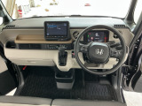 【前方視界】開放的な前方視界!運転がしやすく疲れにくいです♪窓が大きく、見通しがとっても良いおクルマですよ♪