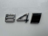 B4モデルはエンジンスタートが非常に静か。かつ発進時にもスターターモーターによるアシストがかかり滑らかで力強い走り心地です。プレミアムモデルにより相応しい仕上がりとなりました。