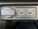 エアコン下側にはナビ接続用と充電用のUSBジャックが有ります。