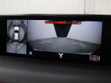上から車両を見下ろしたような映像をナビゲーション画面に表示する「パノラミックビューモニター(左右確認サポート付)」も搭載しています。