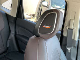 ヘッドレストにBOSEスピーカーが装着されています。