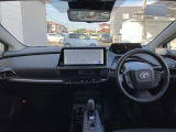 【運転席・インパネまわり】ハンドル・シート・フロアーなど隅々までプロによるクリーニング済み☆彡キレイな車内でドライブが一層快適にお楽しみいただけます!!