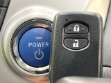 【キーレス】少し離れた場所からでもボタン一つでドアの開錠・施錠ができるのでとっても便利!ドアの鍵穴周りに傷をつけることもありません♪