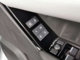 運転席に3パターンのメモリーが登録可能 運転中やドライブの間の一休みなどお好みのポジションを登録可能です。