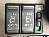 【両側パワースライドドア】スマートキーや運転席のスイッチで後席両側スライドドアの開閉が可能♪電動だから力を入れてドアを開ける必要が無く、小さなお子様でも簡単に開け閉めでき快適です♪