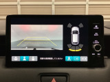 バックでの車庫入れも安心です!リアカメラが付いているバックモニター付のナビディスプレイを装備しております。バンパーについているソナーや、操作線もついており距離感も画面から確認できます。