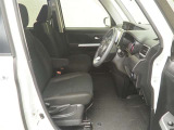 運転席の様子です。小さく見えてとても広い室内です!ぜひご体感ください!