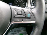 プロパイロット搭載です。アクセル、ブレーキを自動でコントロールして前のクルマとの車間距離を保つ手助けをします。