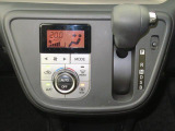 オートエアコンで暑い夏も寒い冬も快適な車内で運転出来ます。