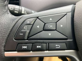 ステアリングスイッチ付。ハンドルから手を離さずにオーディオ操作が出来て安全です。